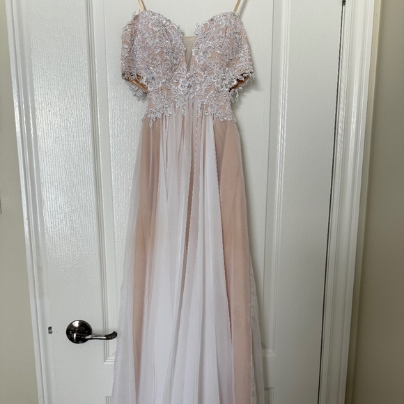 Elegant Nude & White Lace Gown — Perfect for Prom, Graduation, or Formal Events - Picture 1 of 6